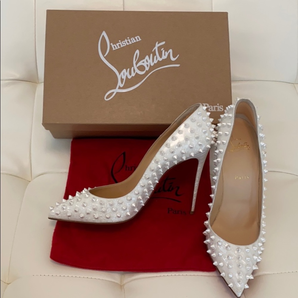 Beautiful white pearly spiked, red bottoms! New!